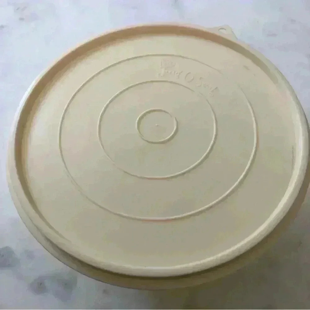 Vintage Tupperware bowl 235-29 in  yellow with Frig-o-Seal replacement lid - Picture 3 of 9